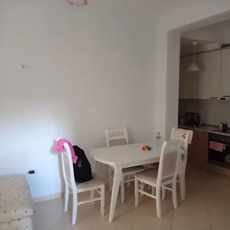 Homeee Apartment